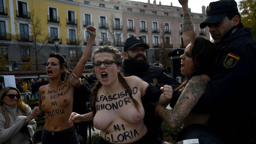 Μαδρίτη: Γυμνόστηθες ακτιβίστριες έκαναν άνω-κάτω πορεία νοσταλγών του δικτάτορα Φράνκο (Photos+Videos)