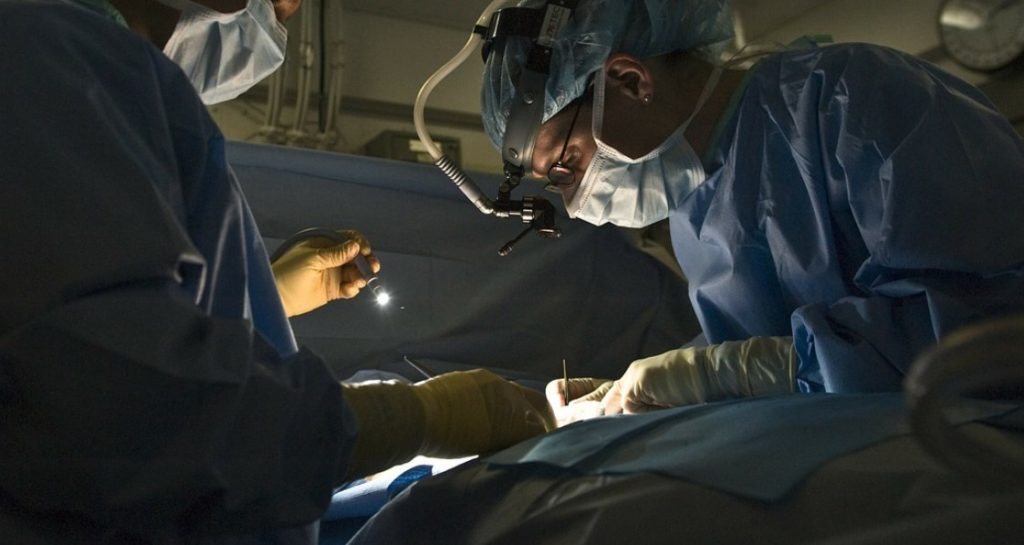 Ινδία: Χειρουργοί αφαίρεσαν νεφρό βάρους 7,4 κιλών