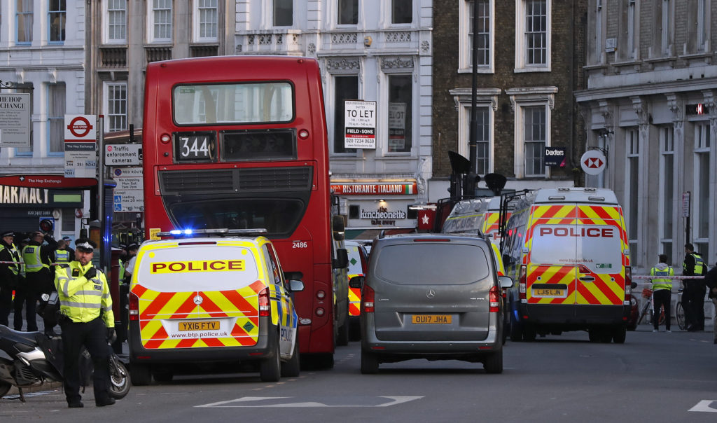 Λονδίνο: Τρεις νεκροί μετά την επίθεση με μαχαίρι – Ο ύποπτος είχε πάνω του ψεύτικα εκρηκτικά