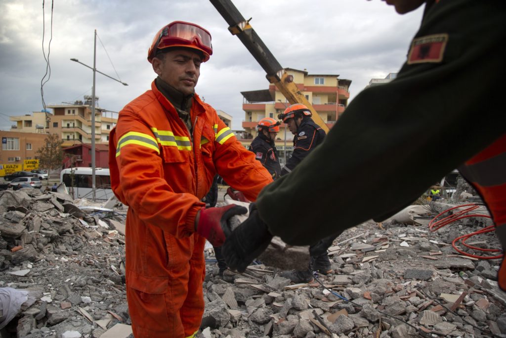 Αλβανία – Σεισμός: Στα Τίρανα ομάδα μηχανικών από την Ελλάδα