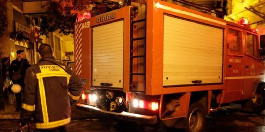 Ηράκλειο: Στις φλόγες φορτηγά ψυγεία στις Μοίρες