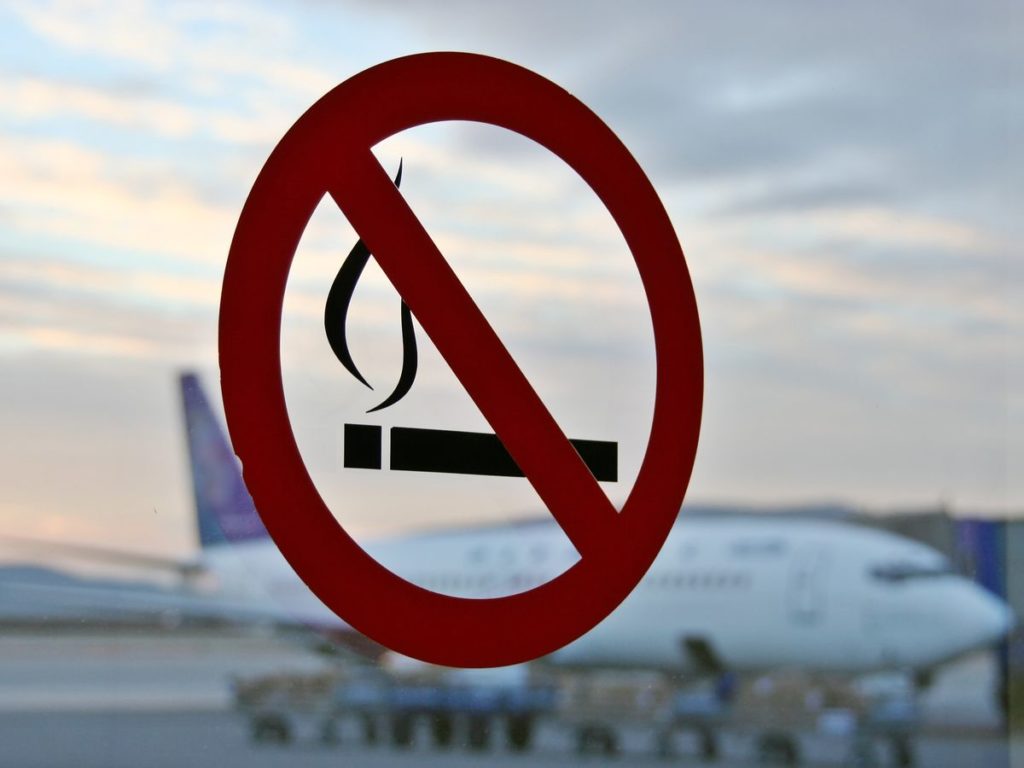 Κρήτη: Κάπνισε με τον… τσαμπουκά σε τουαλέτα αεροπλάνου, αλλά τον συνέλαβαν όταν προσγειώθηκε
