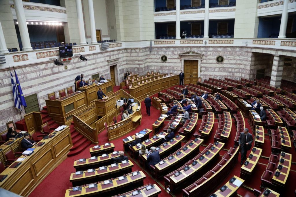 Βουλή: Αντισυνταγματική η επιβάρυνση όσων δεν «χτίσουν» αφορολόγητο μέσω ηλεκτρονικών συναλλαγών