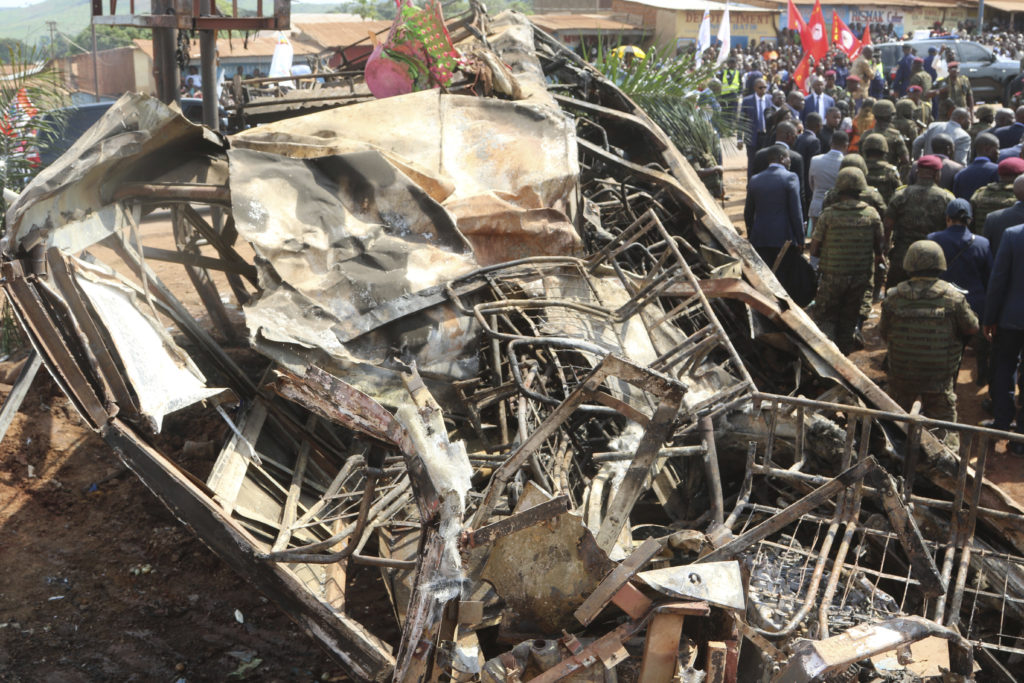 Κονγκό: Αεροπλάνο συνετρίβη σε σπίτια – 29 νεκροί (Photos)