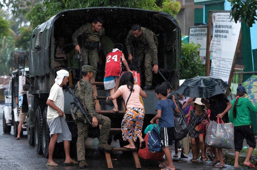 Φιλιππίνες: Γιγαντιαία επιχείρηση εκκένωσης σπιτιών λόγω του τυφώνα «Καμούρι»