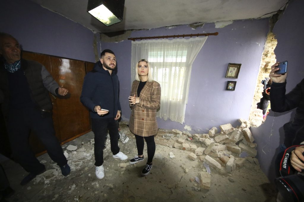 Αλβανία: Δεν επιστρέφουν στα σπίτια τους στο Δυρράχιο