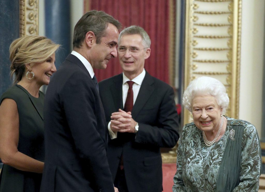 Το λάθος της Μαρέβας στο Buckingham Palace…