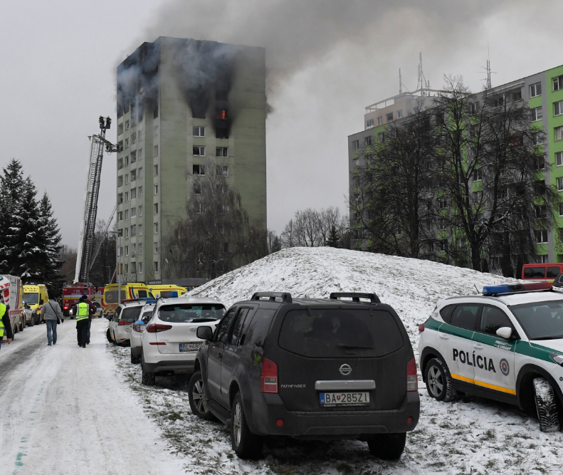 Σλοβακία: Έκρηξη αερίου σε πολυκατοικία – Τουλάχιστον πέντε νεκροί (Video)