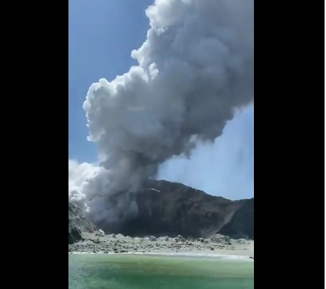 Έκρηξη ηφαιστείου στη Νέα Ζηλανδία – Αυξάνονται οι νεκροί, δεκάδες οι αγνοούμενοι (Video)