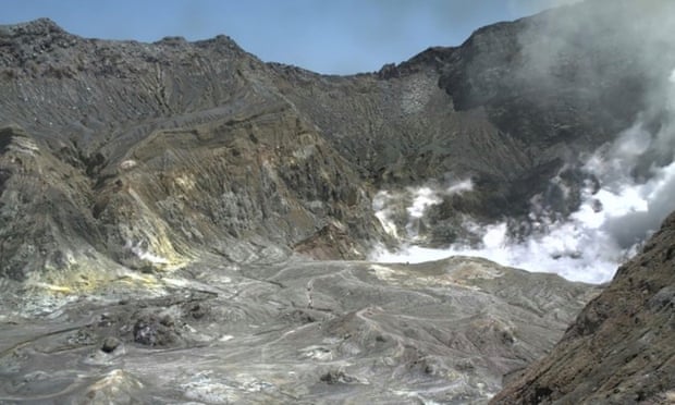 Ντοκουμέντο από τη Ν. Ζηλανδία: Τουρίστες στον κρατήρα του ηφαιστείου λίγο πριν την έκρηξη (Video)
