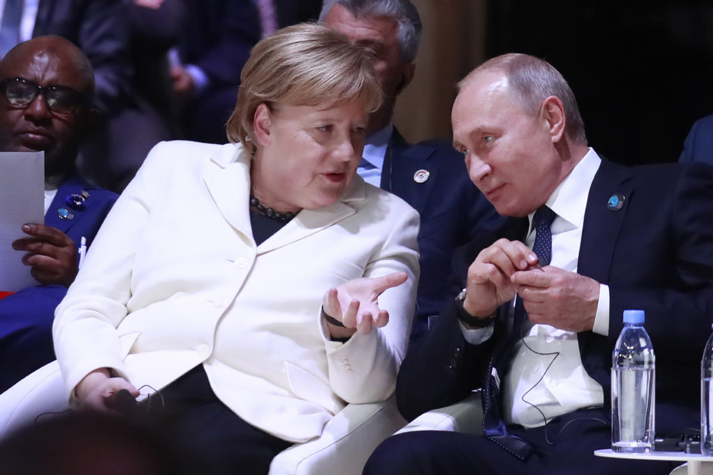 Η  Μέρκελ απαίτησε από τον Πούτιν συνεργασία στην έρευνα για τον φόνο ρωσογεωργιανού