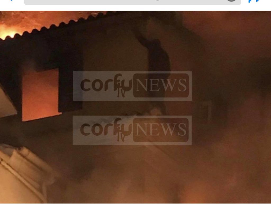 Φωτιά σε σπίτι στην Κέρκυρα: Μάνα και παιδί πήδηξαν από το μπαλκόνι (Video)