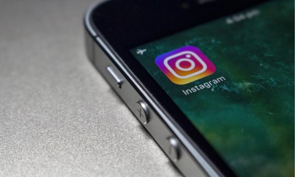 Το Instagram θέλει να βάλει «φρένο» στο bullying
