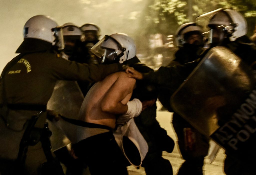 Επιστολή 30 ευρωβουλευτών σε Μητσοτάκη, Χρυσοχοΐδη και Αστυνομία για την αστυνομική βία
