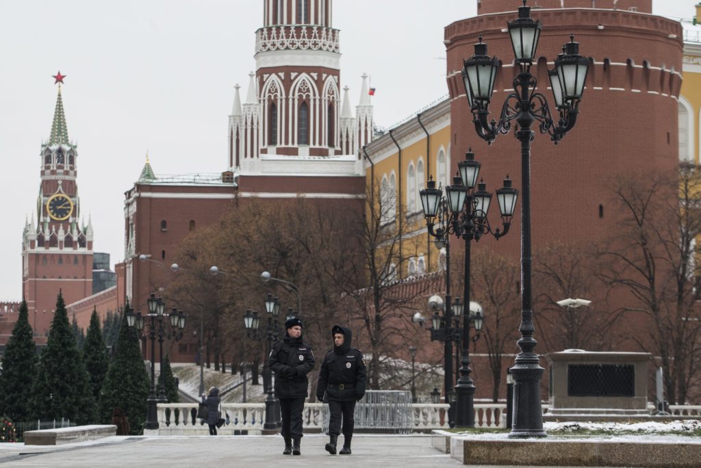 Η Μόσχα καταγγέλλει ως «προπαγάνδα» δημοσίευμα της Le Monde για «κρησφύγετο» Ρώσων κατασκόπων
