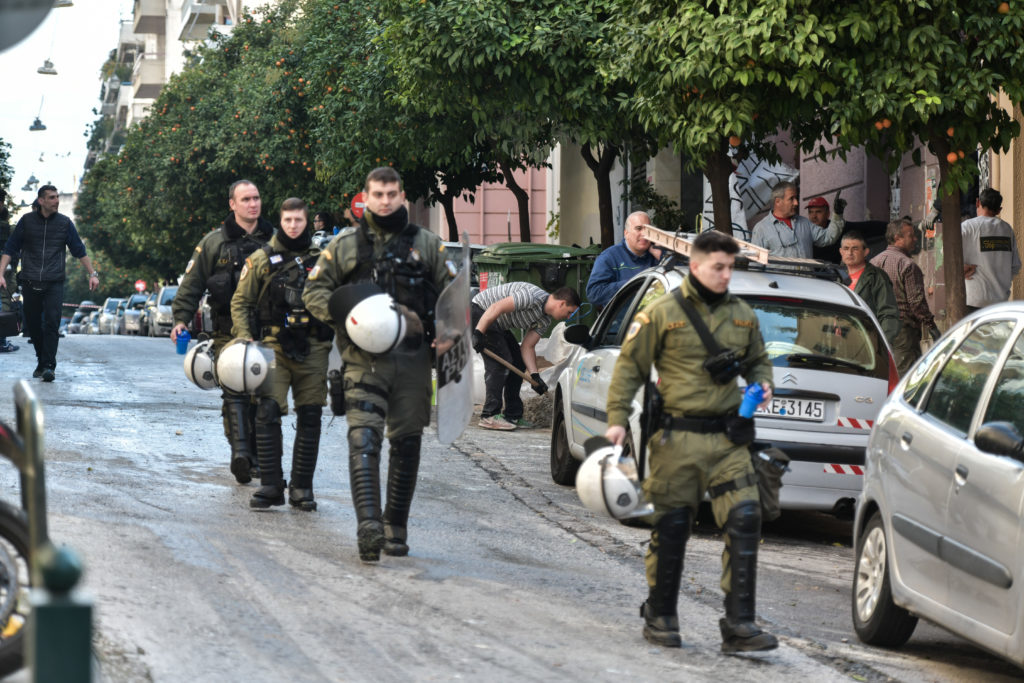 Βόμβες από Ραγκούση: Στο Κουκάκι πυροβόλησαν εξ επαφής γυναίκα με πλαστική σφαίρα!