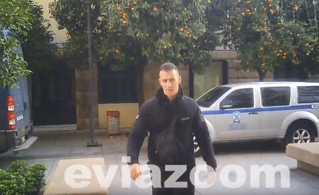 Χαλκίδα: «Νταηλίκια» αστυνομικού σε δημοσιογράφο (Video)