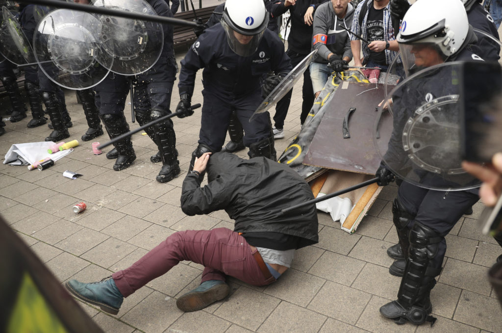 Γαλλία: Ανακοινώθηκαν οι πρώτες καταδίκες αστυνομικών για τη βία κατά των «Κίτρινων Γιλέκων»