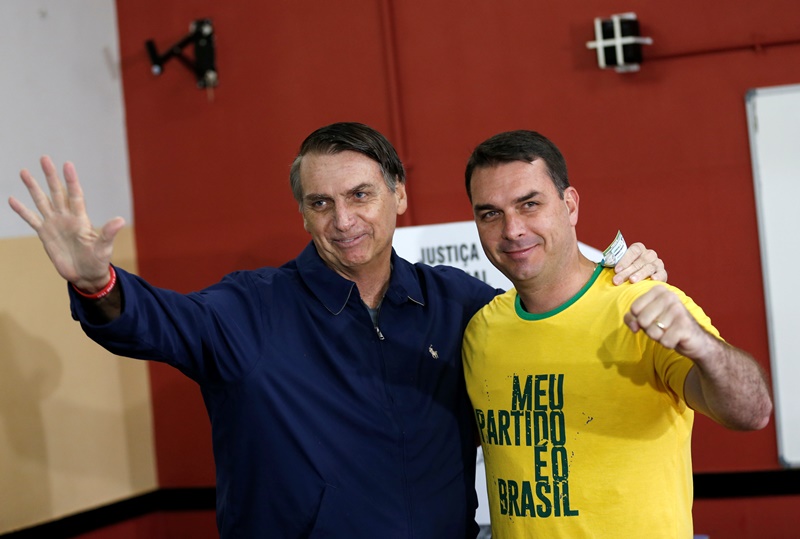Βραζιλία: Οργή Μπολσονάρου για την έρευνα εισαγγελέων σε βάρος του γιου του