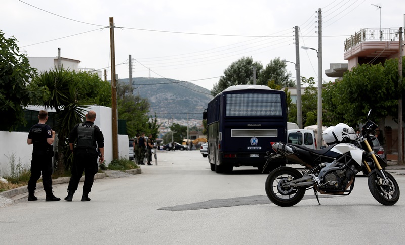 Παράγγελναν φαγητό  και λήστευαν τους διανομείς