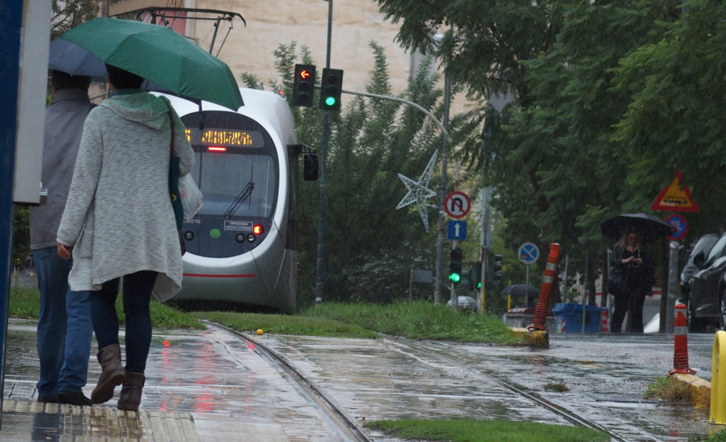 Καταιγίδες και πολύ θυελλώδεις νοτιάδες θα σαρώσουν τη χώρα – Χαλάει ο καιρός σε Αθήνα-Θεσσαλονίκη