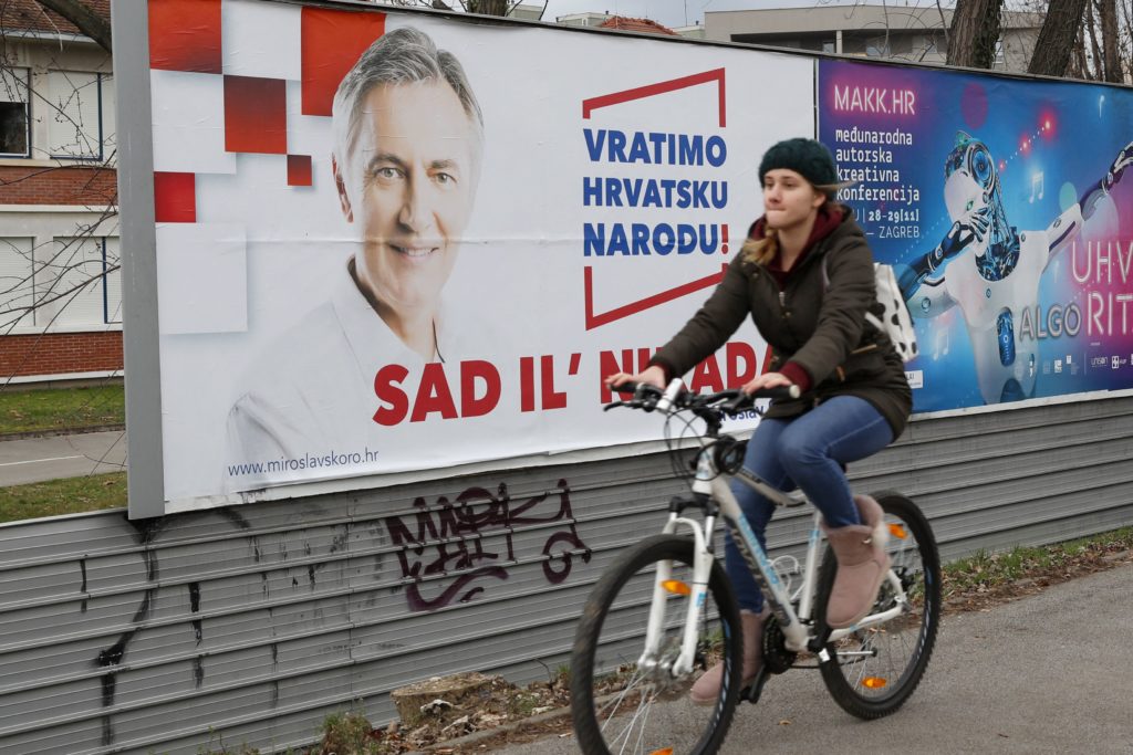 Κροατία: Εκλογικό ντέρμπι απειλεί την συντηρητική πρόεδρο – Ο αριστερός υποψήφιος και ο λαϊκός… βάρδος (Photos)