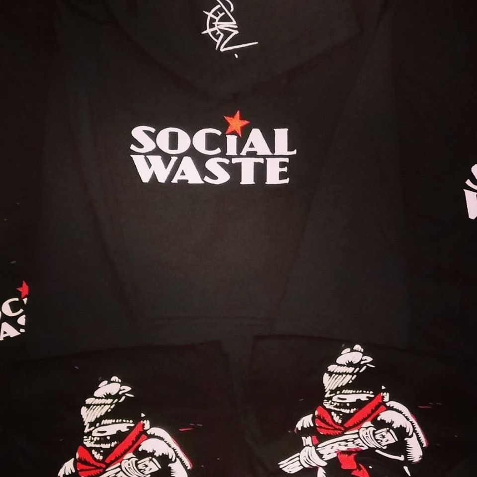 Social Waste: Ας αφήσουν τις καταλήψεις και τους κοινωνικούς χώρους και ας ψάξουν στις ντουλάπες τους