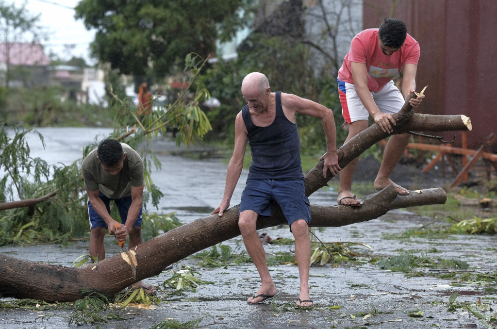 Φιλιππίνες: Τουλάχιστον 16 άνθρωποι νεκροί από τον τυφώνα Φανφόν