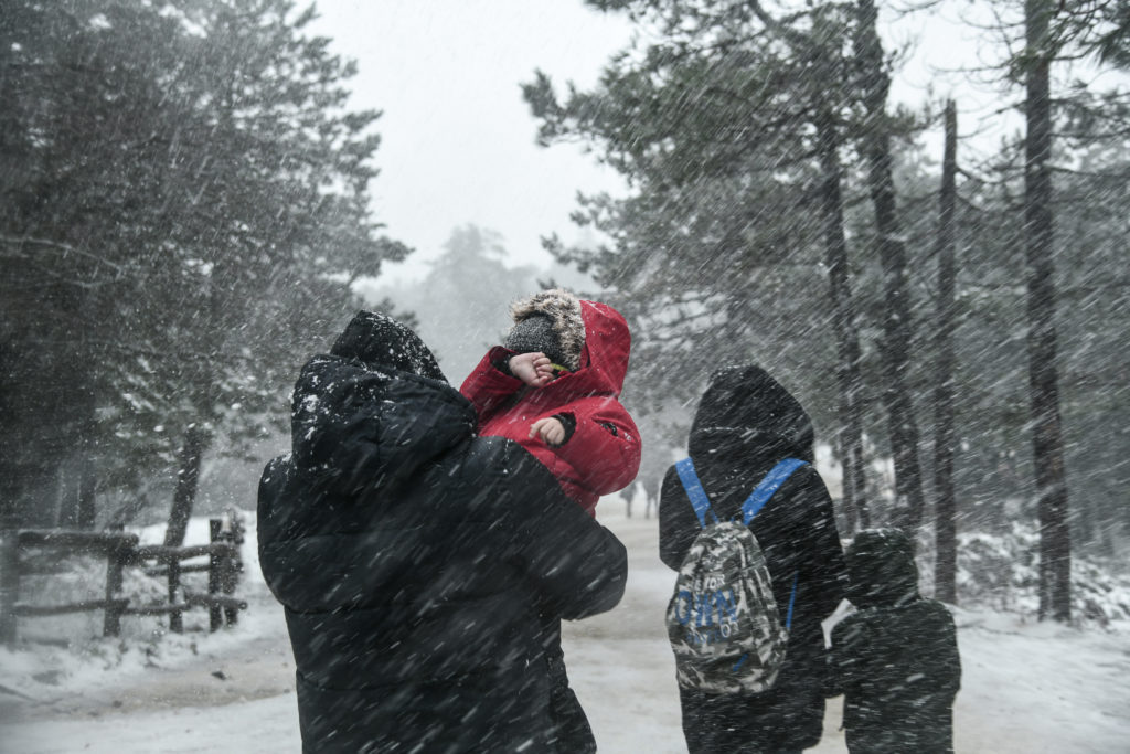 Χιόνια στην Πάρνηθα και την Παρασκευή; (Photos)