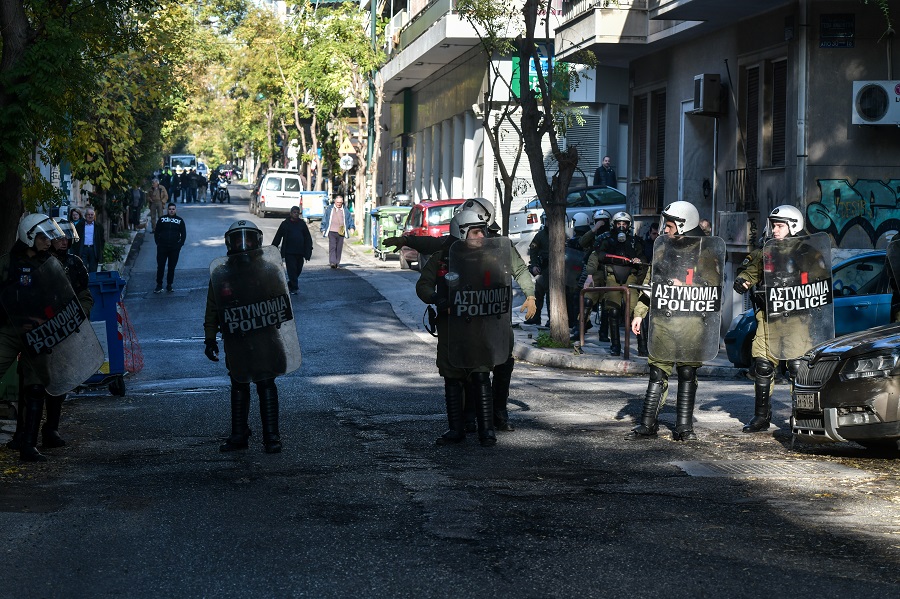 Το φυσάνε και δεν κρυώνει