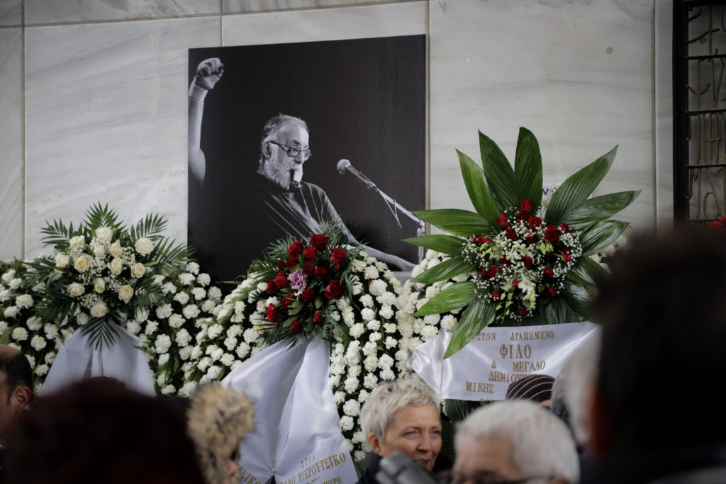 Το τελευταίο αντίο στον Θάνο Μικρούτσικο