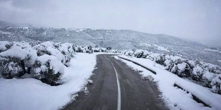 Λασίθι: Οικογένεια εγκλωβίστηκε στα χιόνια