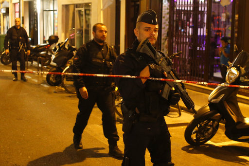 Επίθεση με μαχαίρι σε προάστιο του Παρισιού – Ένας νεκρός δύο τραυματίες