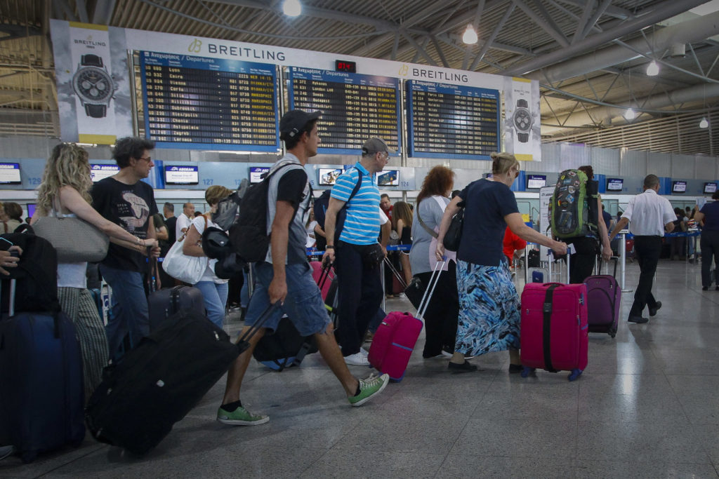 Σύλληψη 48χρονου που είχε ρημάξει επιβάτες στο αεροδρόμιο «Ελευθέριος Βενιζέλος»
