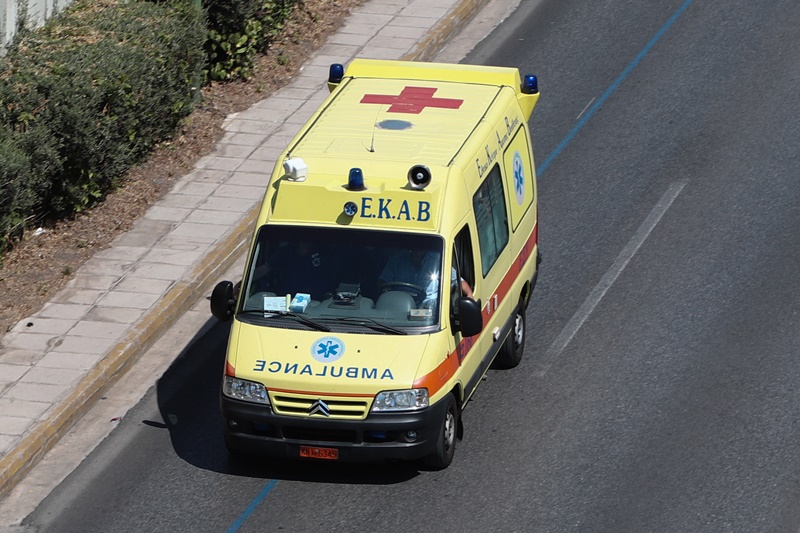 Ένας νεκρός και ένας τραυματίας μετά από τροχαίο στη λεωφόρο Σχιστού