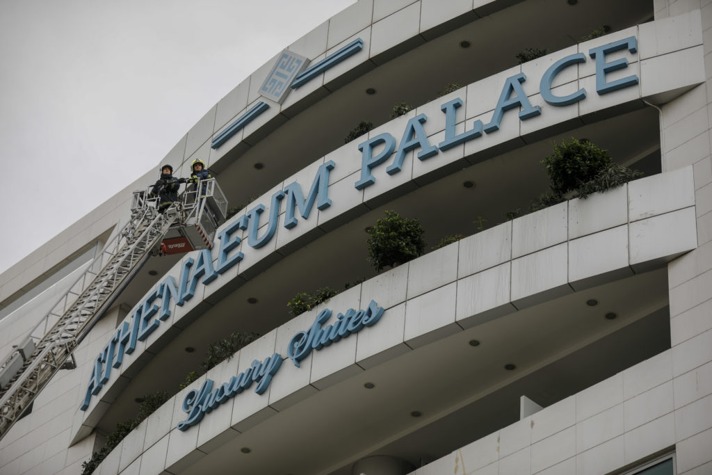 Βέβαιοι για εμπρησμό μετά τη αυτοψία στο Athenaeum Palace