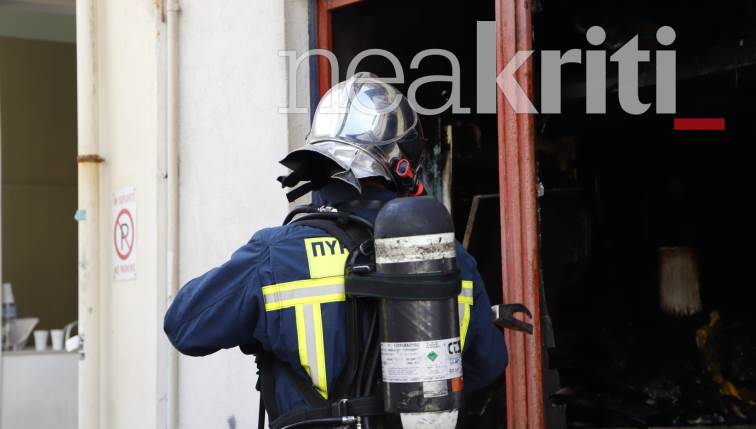 Κρήτη: Αποκαΐδια έγινε συνεργείο μοτοποδηλάτων στο κέντρο του Ηρακλείου (Photos)