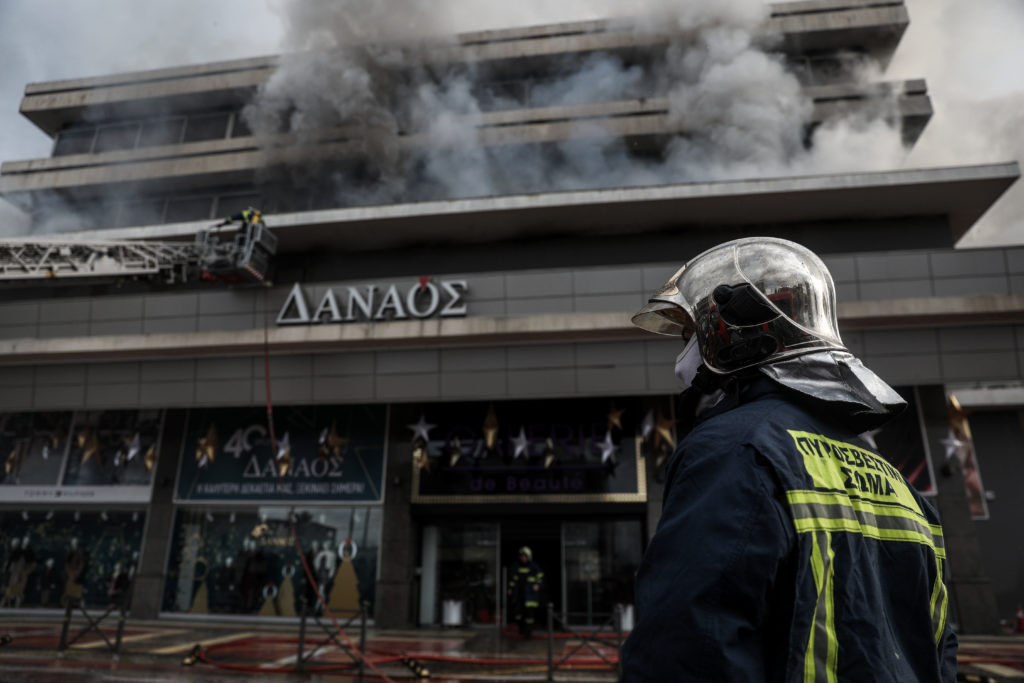 Πολυκατάστημα «Δαναός»: Η διακοπή ρεύματος που προηγήθηκε σωτήρια για εκατοντάδες πελάτες από τη φωτιά (Photos)