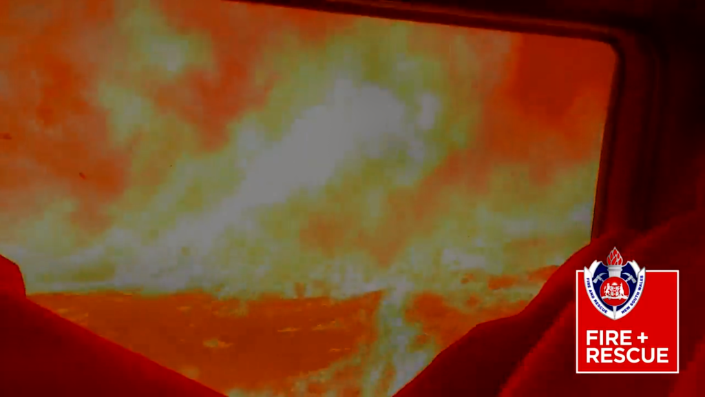 Αυστραλία: Πυροσβεστικό όχημα περικυκλώνεται από τις φλόγες – Καίγεται όλη η Ήπειρος – 24 νεκροί (Video)