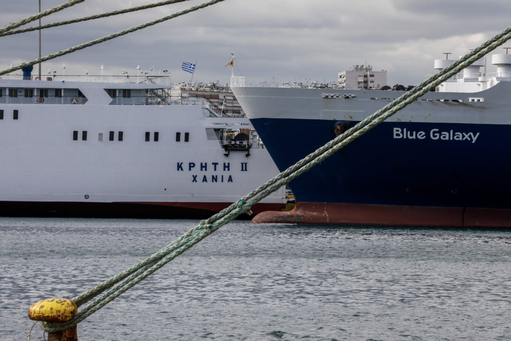 Συνεχίζονται τα προβλήματα στα λιμάνια της χώρας από την κακοκαιρία