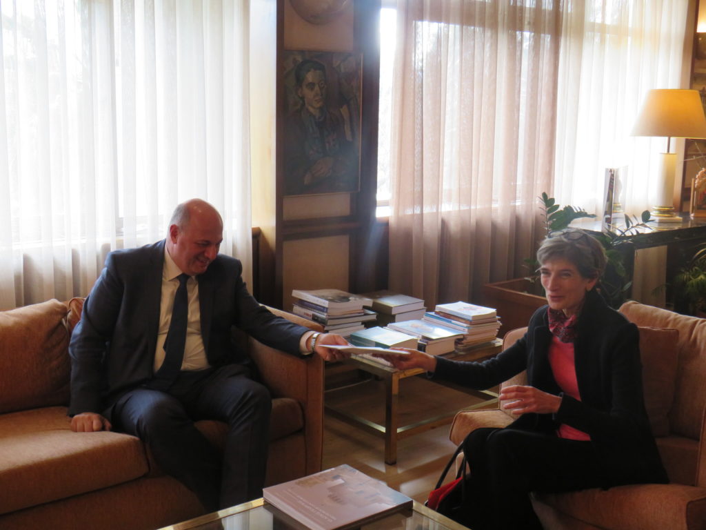 Εθιμοτυπική συνάντηση Τσιάρα με την πρέσβειρα της Βρετανίας στην Αθήνα