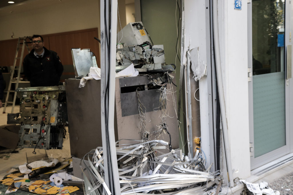 Άγνωστοι ανατίναξαν ΑΤΜ τα ξημερώματα στο Μαρούσι