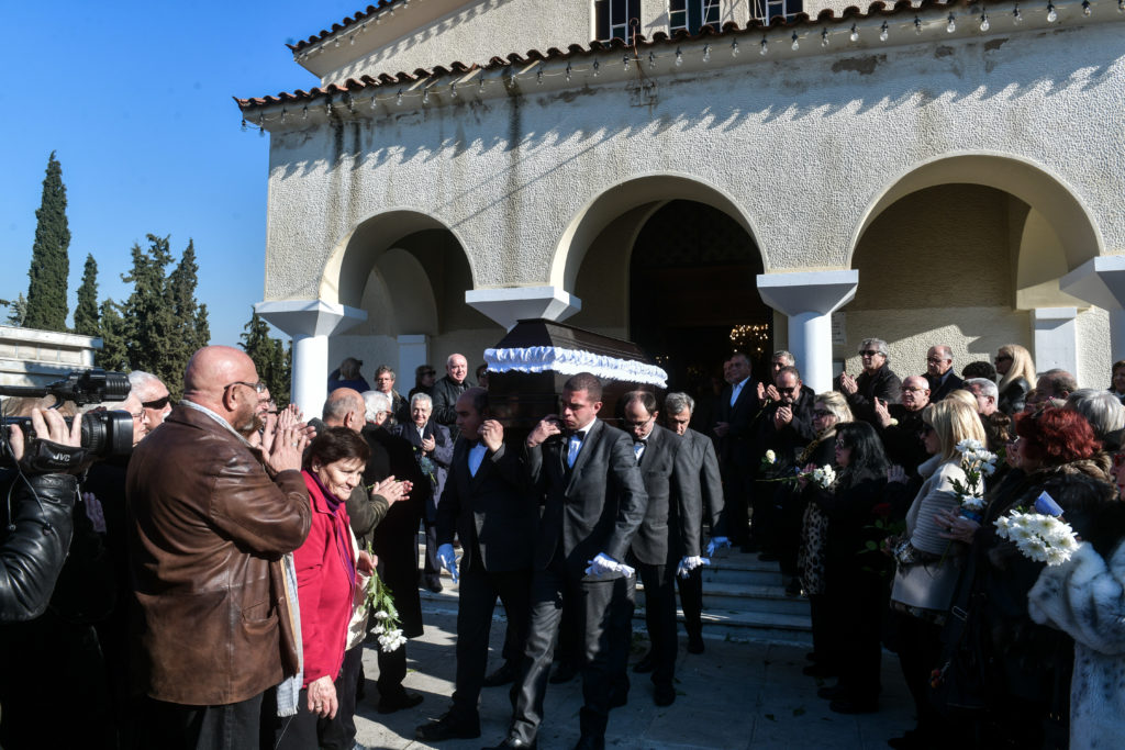 Θλίψη στον ύστατο αποχαιρετισμό της ηθοποιού Έρικας Μπρόγιερ (Photos)