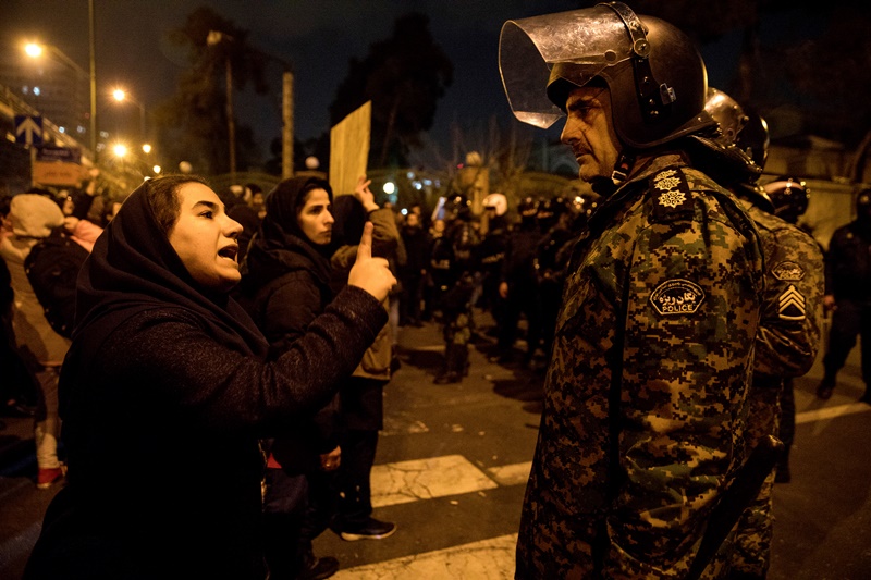 Τραμπ σε Ιράν: Μη σκοτώνετε τους διαδηλωτές σας