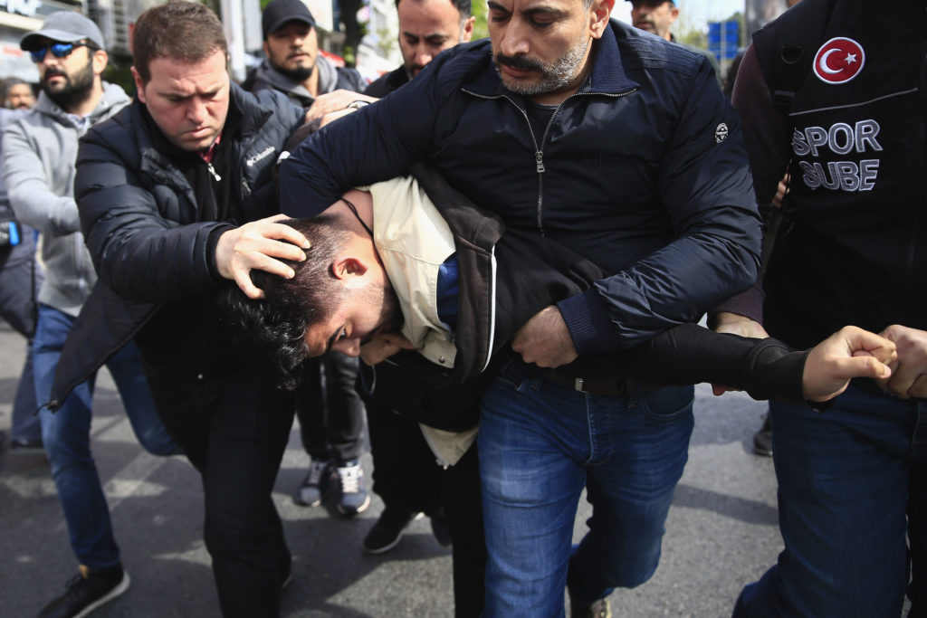 Τουρκία: Νέες συλλήψεις στρατιωτικών για σχέσεις με τον Γκιουλέν