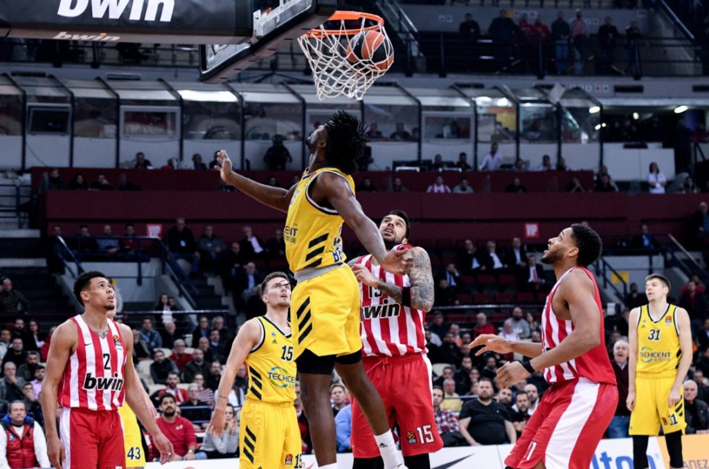 Euroleague: Πικρό ντεμπούτο για τον Μπαρτζώκα