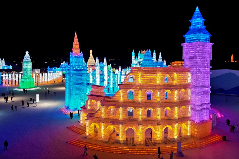 Απίστευτα γλυπτά πάγου στο φεστιβάλ της Χαρμπίν στην Κίνα