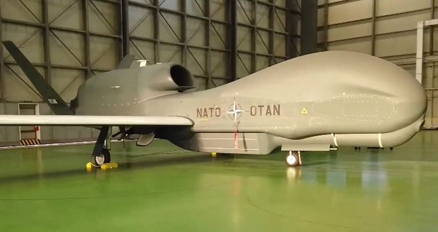 Ο νέος υπερκατάσκοπος του ΝΑΤΟ: Καταγράφει τα πάντα σε ύψος 18 χλμ, πετά αυτόνομα για 30 ώρες! (Video)