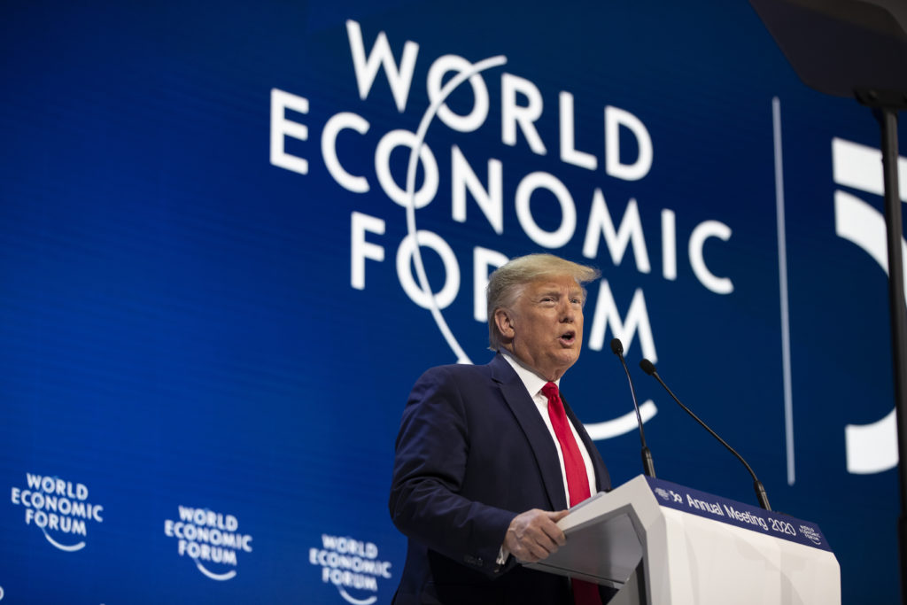 Τραμπ στο Νταβός: Το καύχημα για την αμερικανική οικονομία και η επίθεση στους ακτιβιστές