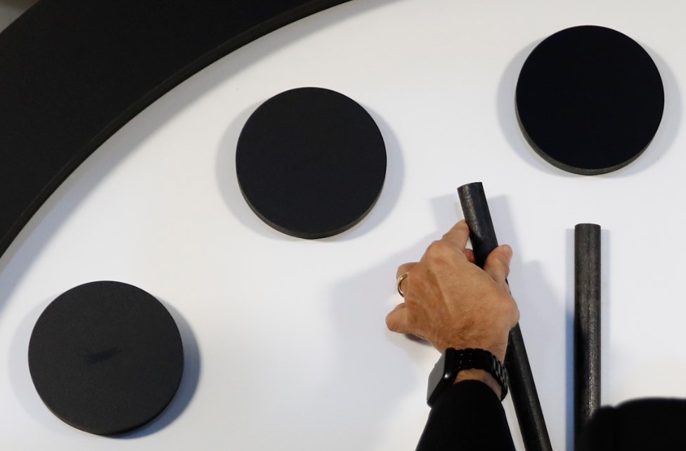 Το «Ρολόι της Αποκάλυψης» βρίσκεται πλέον στα 100 δευτερόλεπτα πριν από τα μεσάνυχτα